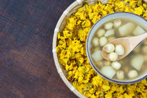 Comida vietnamita, gachas de semillas de loto dulce — Foto de Stock
