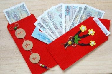Vietnam Tet, kırmızı zarf, şanslı para