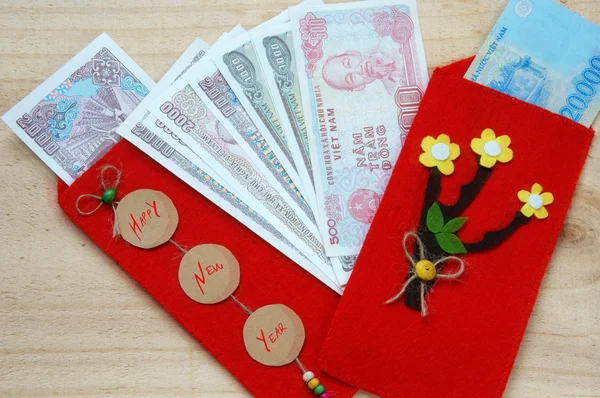Vietnam Tet, kırmızı zarf, şanslı para