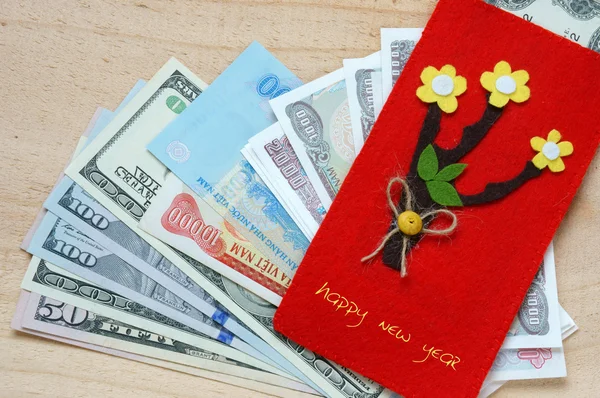 Vietnam Tet, enveloppe rouge, argent chanceux — Photo