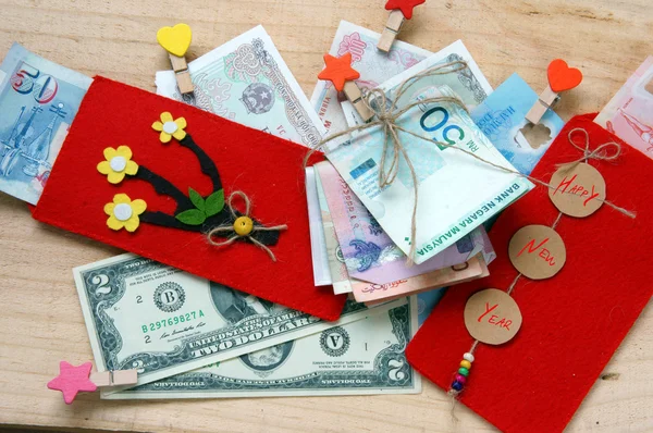 Vietnam Tet, kırmızı zarf, şanslı para