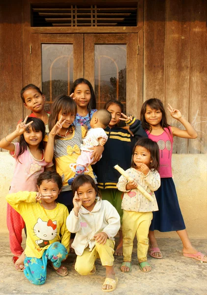 Asiatische Kinder, armes Kind, hübsches Mädchen — Stockfoto