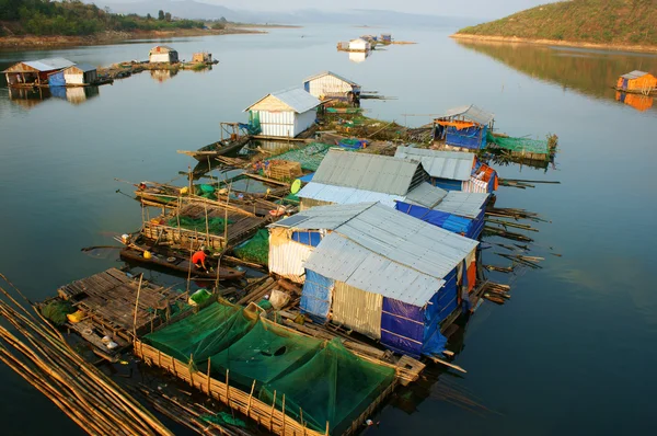 Résidence asiatique, Vietnam maison flottante — Photo