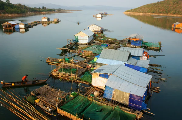 Résidence asiatique, Vietnam maison flottante — Photo