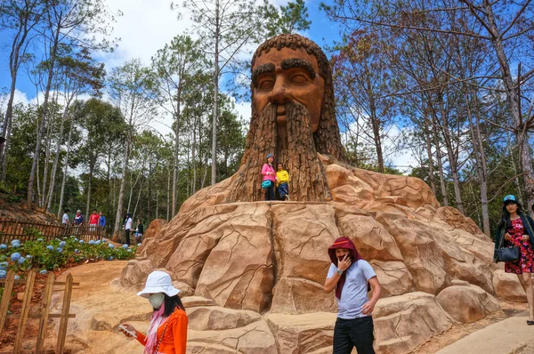Dalat, Vietnam cestovní ruch, sochařství tunel — Stock fotografie