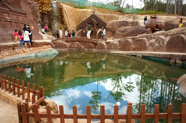 Dalat, Vietnam toerisme, sculpture tunnel — Stockfoto