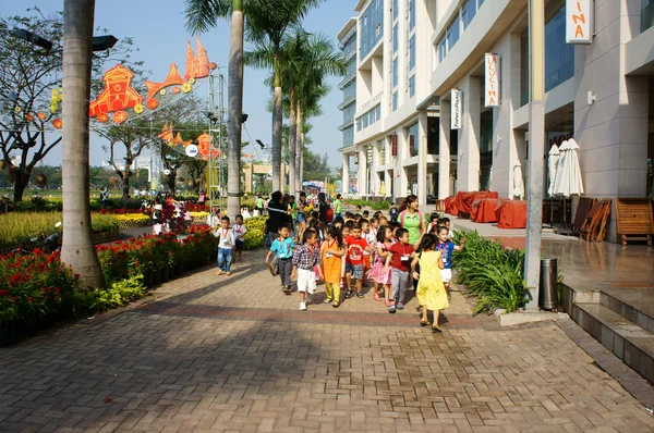 Asiatiska barn, friluftsliv, vietnamesiska förskolebarn — Stockfoto