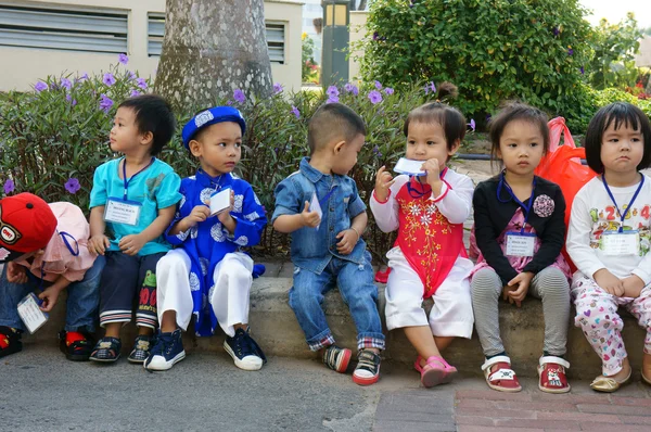 Niño asiático, actividad al aire libre, niños preescolares vietnamitas —  Fotos de Stock