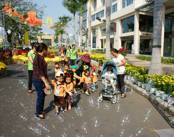 Ragazzo asiatico, attività all'aperto, bambini prescolastici vietnamiti — Foto Stock