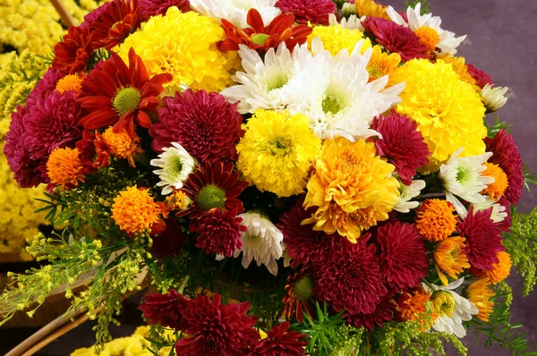 Flores da primavera, cesta de flores — Fotografia de Stock