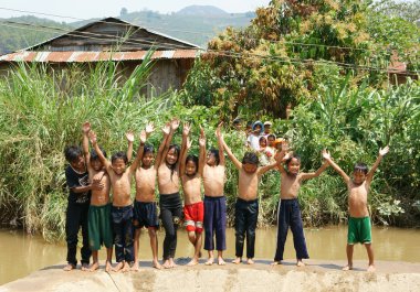 Nehir Asya çocuk banyo