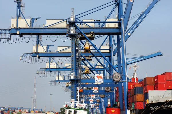 Transporte, exportação, importação, porto de Ho Chi Minh — Fotografia de Stock