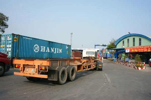 Транспорт, экспорт, импорт, Хошимин порт — стоковое фото