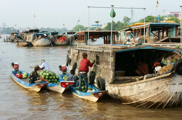 Mercado flotante de Cai Rang, viajes al Delta del Mekong — Foto de Stock