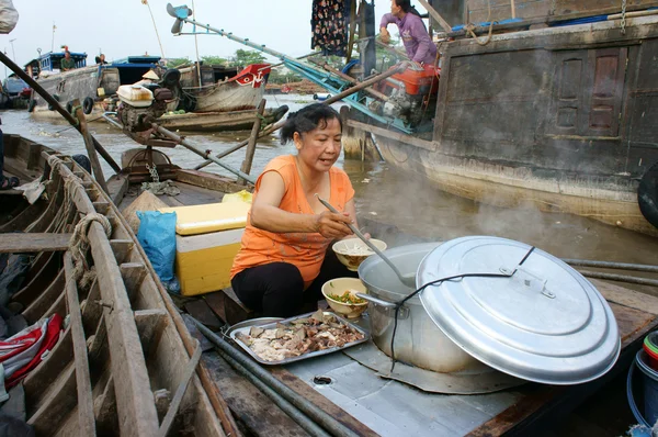 Mercato galleggiante Cai Rang, viaggi delta del Mekong — Foto Stock
