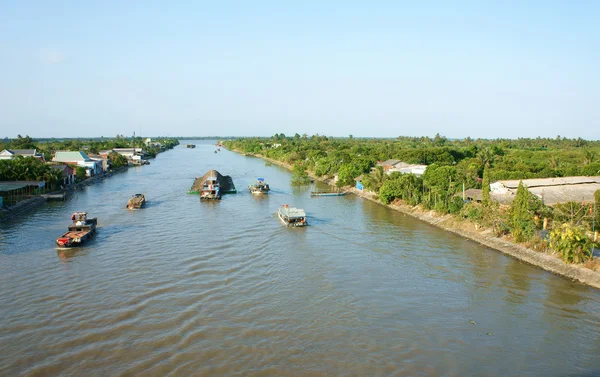 Asia tráfico fluvial, delta del Mekong, transporte de carga — Foto de Stock