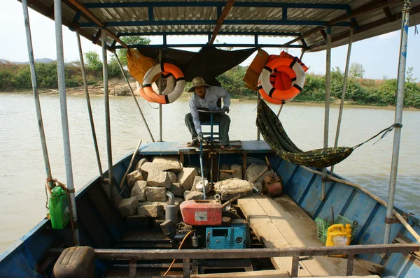 交通，贫穷的农村地区渡船 — 图库照片