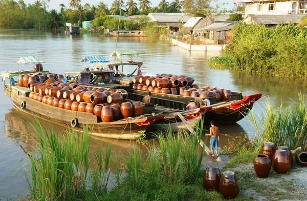 Trasporti prodotto artigianale, Delta del Mekong — Foto Stock