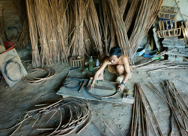 Travailleur vietnamien, panier en rotin , — Photo