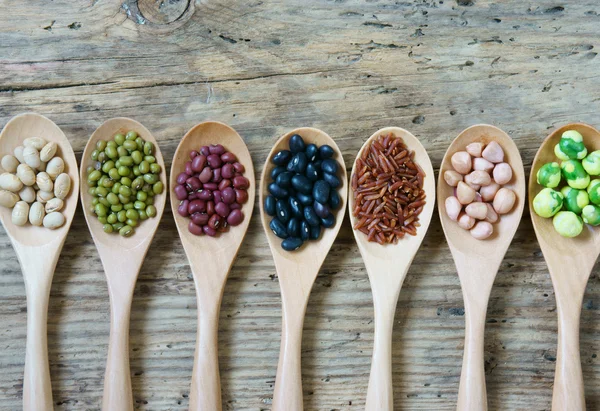 Coleta de grãos, cereais, sementes, feijão — Fotografia de Stock