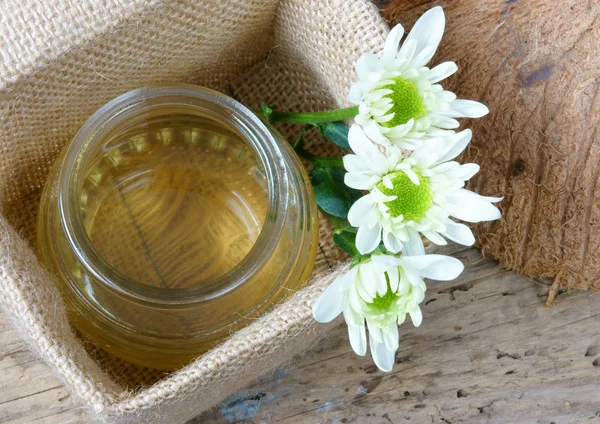 Aceite de coco, aceite esencial, cosmético orgánico — Foto de Stock