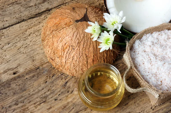 Kokosolie, etherische olie, biologische cosmetica — Stockfoto