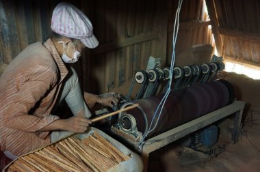 Asya işçisi, ahşap Atölyesi, Hindistan cevizi ürün