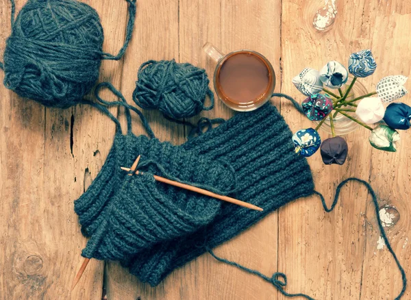 Regalo fatto a mano, giorno speciale, inverno, maglia, sciarpa — Foto Stock