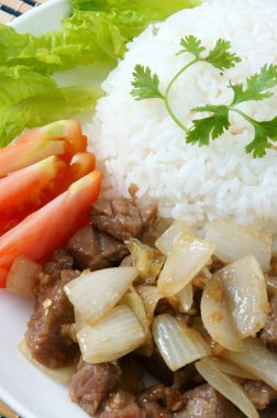 Vietnamca gıda, bo luc lac, sığır eti