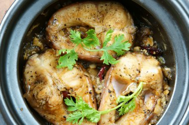 Vietnamese food, ca kho to, fish, sauce, caramel fish