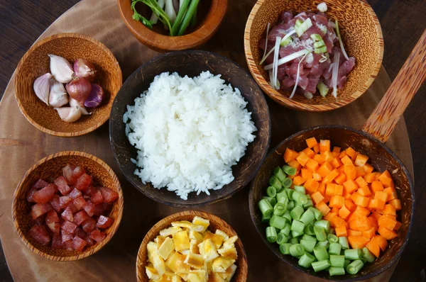 Comida vietnamita, arroz frito, comida asiática — Fotografia de Stock