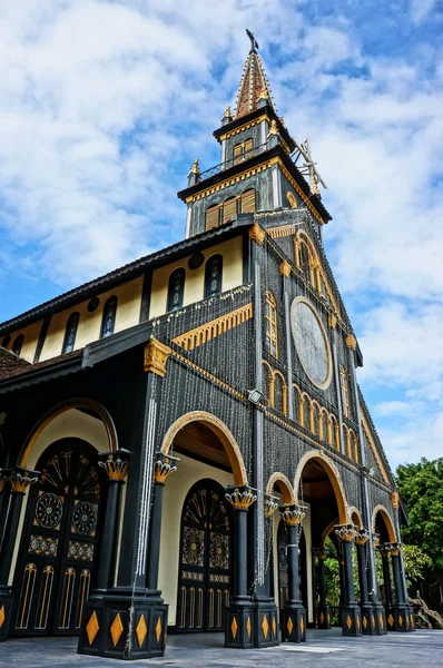 Kontum igreja de madeira, catedral antiga, herança — Fotografia de Stock