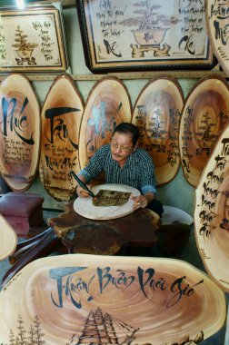 Vietnamese artist wood engraving, Genh Rang