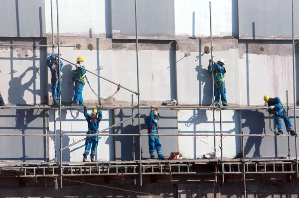 Trabalhador da construção asiática scraffold, local de construção — Fotografia de Stock