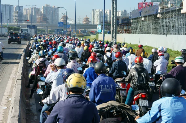 Spitsuur, motor, verkeersopstopping, Aziatische stad — Stockfoto