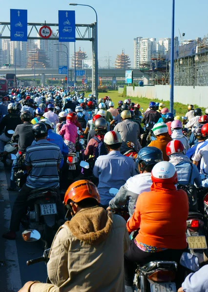 Berufsverkehr, Motorrad, Stau, asiatische Stadt — Stockfoto