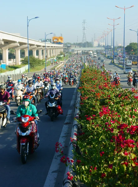 Druk, Vietnam, Asia ctiy, voertuig, uitlaatgassen — Stockfoto