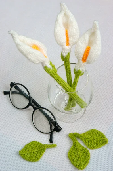 Handmade product, lily flower knit, craft — Zdjęcie stockowe