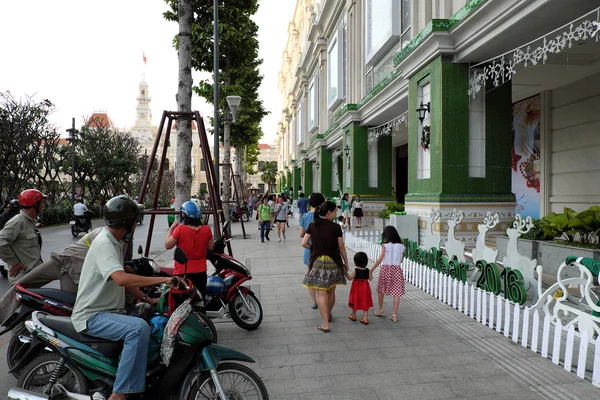 Ho chi minh Stadt, Fußgängerzone, Weihnachtszeit — Stockfoto