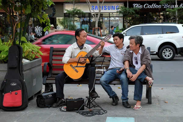 Ho Chi Minh, Wietnam, gitara, ulica — Zdjęcie stockowe