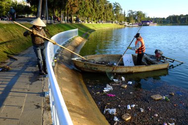 Vietnamca sanitasyon işçi, çöp, su kirliliği
