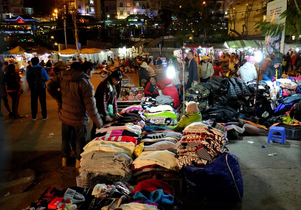 Crowded, Dalat night market, marketplace, shopping — Stock Photo, Image