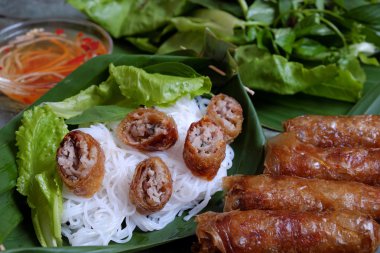 Vietnamca gıda, Bahar rulo, topuz, cha gio