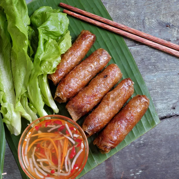 Comida vietnamita, rolo de primavera, pão, cha gio — Fotografia de Stock