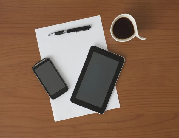 Digital Tablet & Smart Phone on the Table — Stock Photo, Image