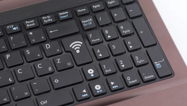 Wiress znak na klawiaturze laptopa — Zdjęcie stockowe