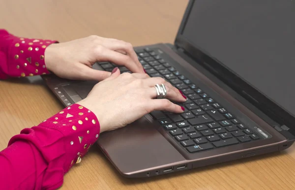 Escribir en el teclado — Foto de Stock