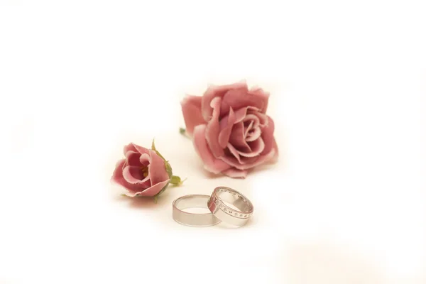 Rings and Flowers — Stock Photo, Image