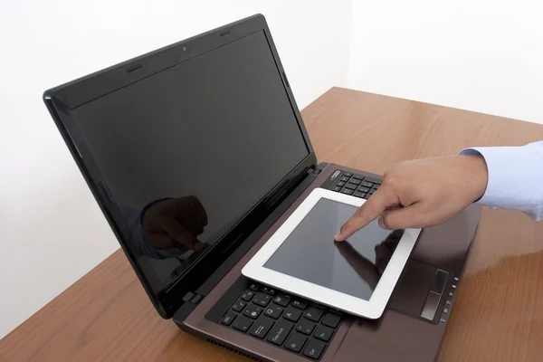 Laptop e tablet digitale — Foto Stock