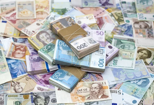 Dinar serbio y otra moneda Imágenes de stock libres de derechos